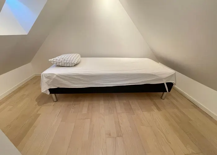 Metro Linde Alle 14, 3th 2720 Vanlose København